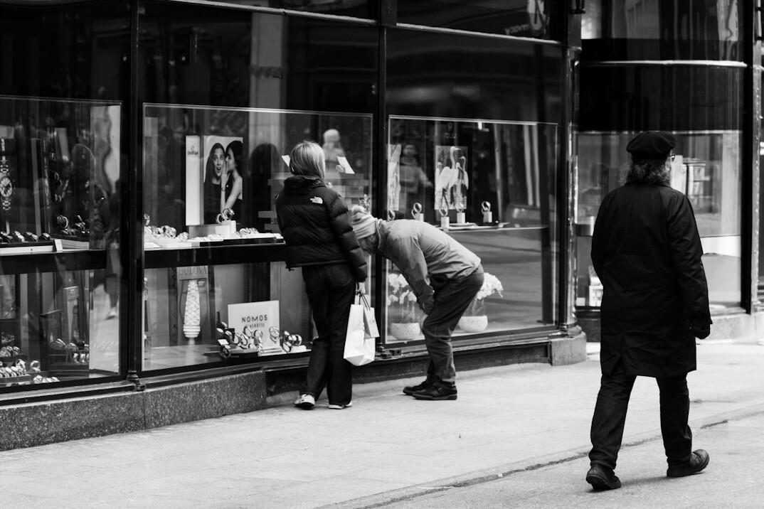 shoplifter caught on camera
